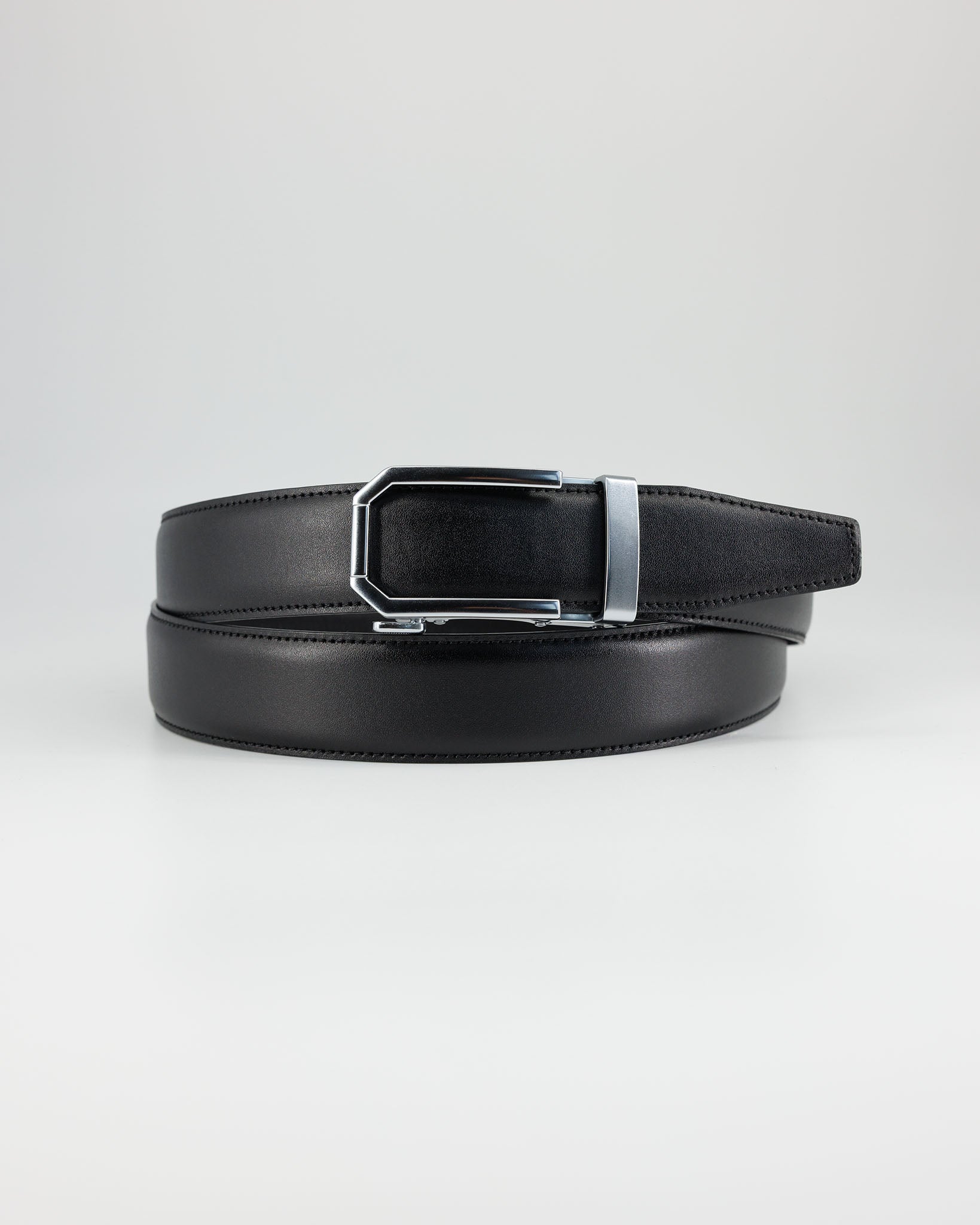 Sort læderbælte til herre i full-grain læder